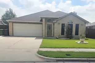 5905 Rising Meadow Dr, Arlington, TX 76018 - Photo 2