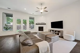2213 Leslie Ln, McKinney, TX 75072 - Photo 2