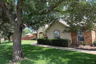 2117 Shorthorn Tr, Crowley, TX 76036 - Photo 2