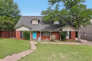 820 N Bowen Rd, Arlington, TX 76012 - Photo 1