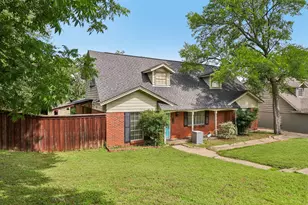 820 N Bowen Rd, Arlington, TX 76012 - Photo 2