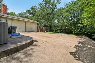 820 N Bowen Rd, Arlington, TX 76012 - Photo 38