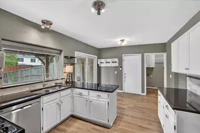 2117 Lavaca Trail, Carrollton, TX 75010 - Photo 16