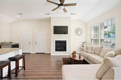 343 N Morris Street, Gainesville, TX 76240 - Photo 6