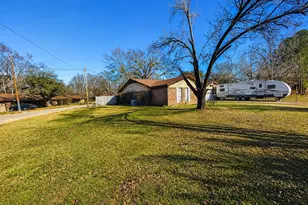120 Juniper Dr, Palestine, TX 75803 - Photo 16