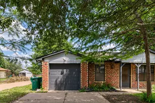 447 Vincent St, Cedar Hill, TX 75104 - Photo 4