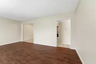 410 W Franklin St, Waxahachie, TX 75165 - Photo 6