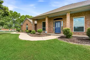 2717 Aston Meadows Dr, Haslet, TX 76052 - Photo 2