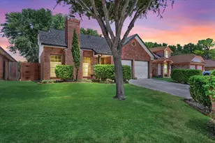 215 Ironbark Dr, Arlington, TX 76018 - Photo 2