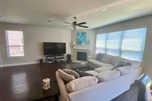 432 Hunt Dr, Lewisville, TX 75067 - Photo 2