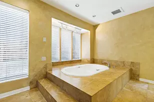 10115 Chesterton Dr, Dallas, TX 75238 - Photo 24