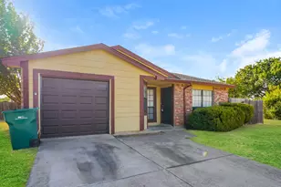 415 Justice Dr, Cedar Hill, TX 75104 - Photo 2