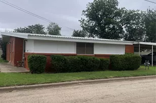 1140 W Forest St, Munday, TX 76371 - Photo 2