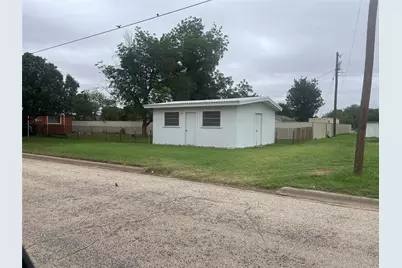 1140 W Forest Street, Munday, TX 76371 - Photo 6
