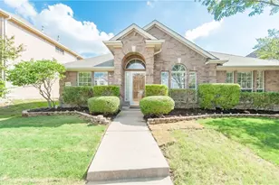 2424 Brycewood Ln, Plano, TX 75025 - Photo 2