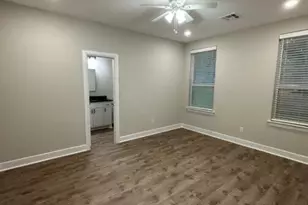 914 W Baker St, Denison, TX 75020 - Photo 6