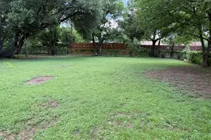 1109 Edwards Cir, Dallas, TX 75224 - Photo 2