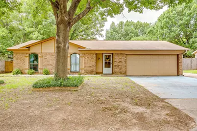 721 NW Wood Street, Burleson, TX 76028 - Photo 2