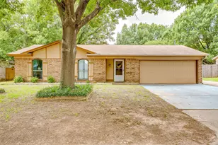 721 NW Wood St, Burleson, TX 76028 - Photo 2