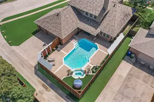 6802 Lochmoor Ln, Garland, TX 75044 - Photo 4