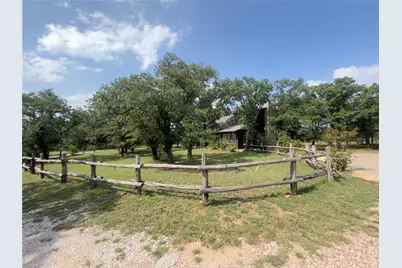 1102 NE 23rd Street, Mineral Wells, TX 76067 - Photo 2