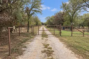 1102 NE 23rd St, Mineral Wells, TX 76067 - Photo 4
