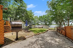 1152 W Lake Dr, Weatherford, TX 76087 - Photo 24