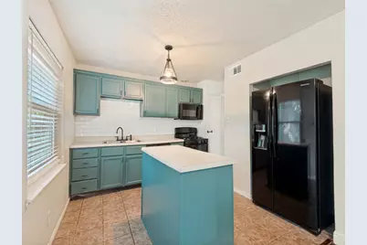 913 W Inwood Drive, Arlington, TX 76013 - Photo 10
