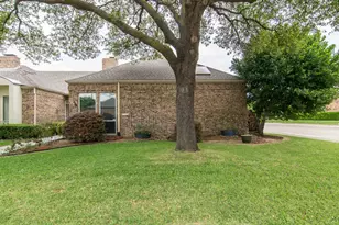 3215 San Sebastian Dr, Carrollton, TX 75006 - Photo 2