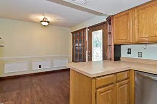 6014 Parkmeadow Dr, Arlington, TX 76018 - Photo 8