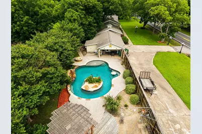 110 W Crockett Street, Wolfe City, TX 75496 - Photo 2