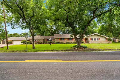 110 W Crockett Street, Wolfe City, TX 75496 - Photo 2