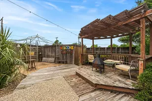 110 W Crockett St, Wolfe City, TX 75496 - Photo 28
