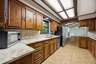 110 W Crockett St, Wolfe City, TX 75496 - Photo 8
