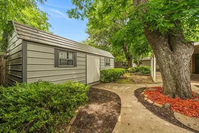 110 W Crockett Street, Wolfe City, TX 75496 - Photo 24