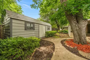 110 W Crockett St, Wolfe City, TX 75496 - Photo 24
