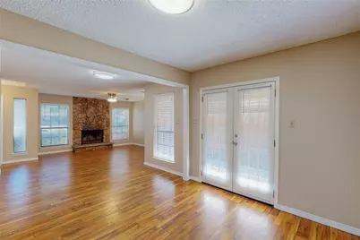 1912 N Irving Heights Drive, Irving, TX 75061 - Photo 10