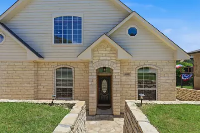 6107 Grande Cove Court, Granbury, TX 76049 - Photo 4