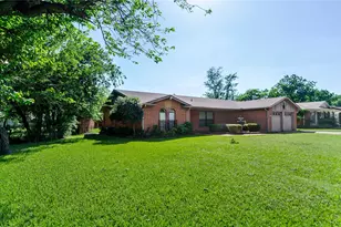509 NW Mound St, Burleson, TX 76028 - Photo 32