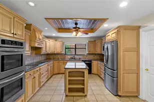 509 NW Mound St, Burleson, TX 76028 - Photo 10