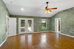 509 NW Mound St, Burleson, TX 76028 - Photo 16