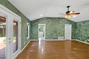 509 NW Mound St, Burleson, TX 76028 - Photo 14