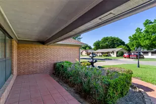 509 NW Mound St, Burleson, TX 76028 - Photo 4
