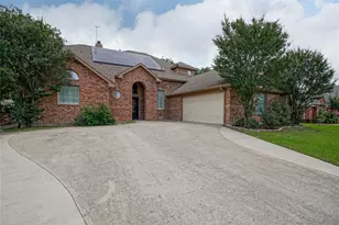 609 Trails End Ct, Hurst, TX 76054 - Photo 2