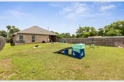 300 N Bermuda Street, Lacy Lakeview, TX 76705 - Photo 26