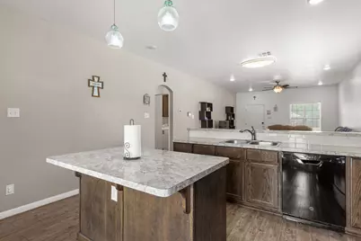 300 N Bermuda Street, Lacy Lakeview, TX 76705 - Photo 10