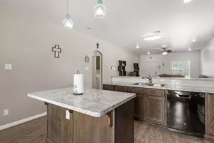 300 N Bermuda St, Lacy Lakeview, TX 76705 - Photo 10