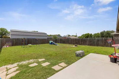 300 N Bermuda Street, Lacy Lakeview, TX 76705 - Photo 24