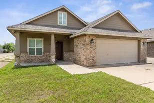 300 N Bermuda St, Lacy Lakeview, TX 76705 - Photo 2