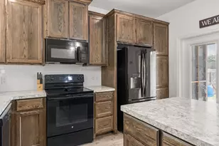 300 N Bermuda St, Lacy Lakeview, TX 76705 - Photo 12